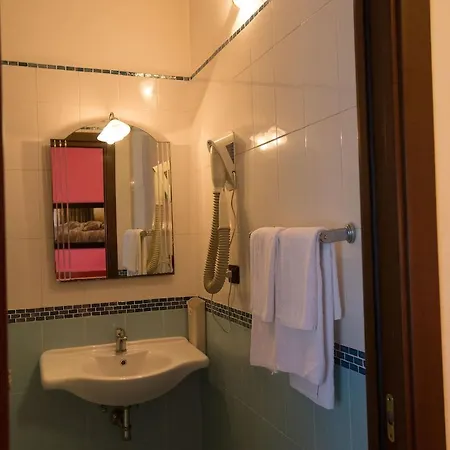 Hotel De Rosa 2*