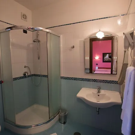 De Rosa Hotel 2*